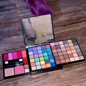 Avon Holiday Deluxe Makeup Palette